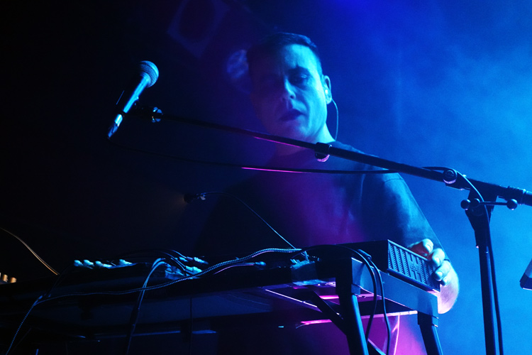 She Past Away @ Vera