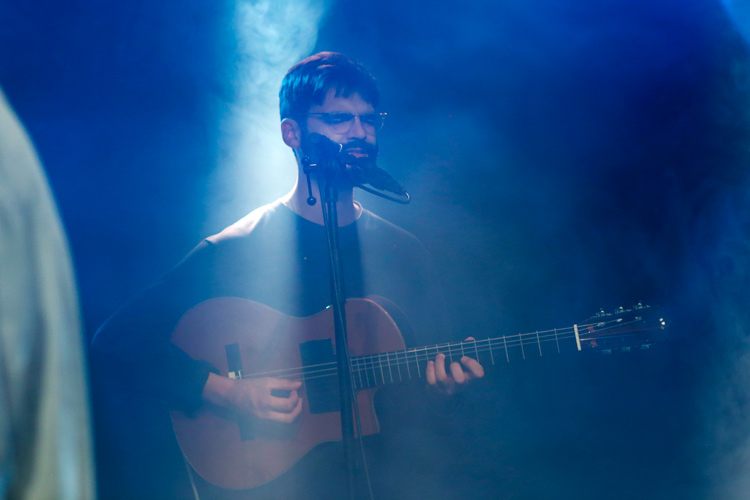 Gitarist Dove Ellis in de tolhuistuin